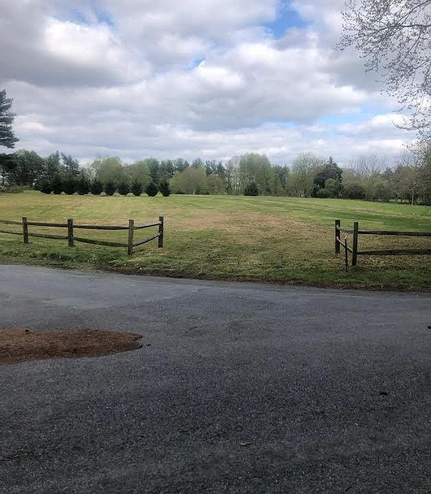 2nd image of Beechwood Glen Rd