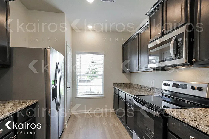 10631 Hillside Creek Dr — Photo 4