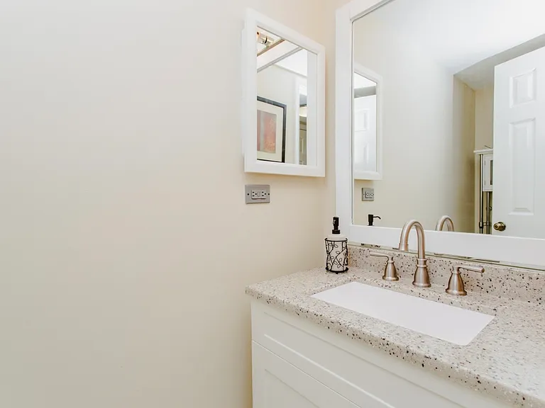 814 Dunhill Dr — Photo 11