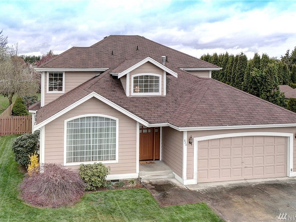 ONE.OF.A.KIND. Immaculate & Impressive... Inside & Out. Excellent Downtown Location. Beautiful Home with Wonderful Updates. Amazing 14,200 sq ft Home Site & No HOA!  Newer siding & paint. Brand new furnace & hot water heater. Nice gas fireplace. High quality ZETTERBURG remodel @ kitchen, master bath & powder room with top of the line finishes/materials/appliances. Gleaming hardwood flooring greets you at the front door & extends throughout the entire main level. This nearly 2000 sf home design lives large; vaulted ceiling lines, bay windows, 2 living areas, 2 dining areas & really good storage space. Fantastic island kitchen with a garden window & large pantry... And the perfect color palette. Spacious master suite with a great walk-in closet & stunning 5 piece master bath; large shower, lots of tile & a big garden tub. You'll love the large deck & the handy garden shed PLUS there's room for RV parking & a detached garage! Peaceful & private too... Priceless.  Annnnd this yard... WOW!