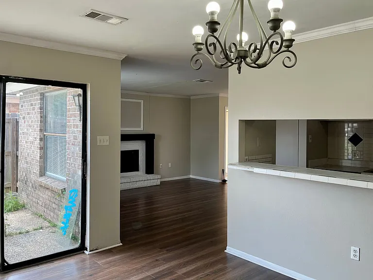 5120 Everett Ln — Photo 4