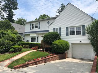 566 Donald Ln, Woodmere, NY 11598