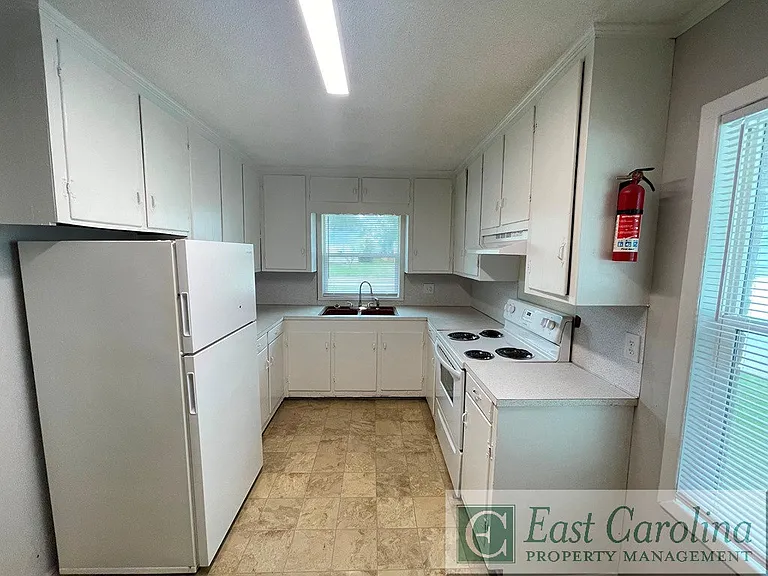 4148 Lee St #A — Photo 8