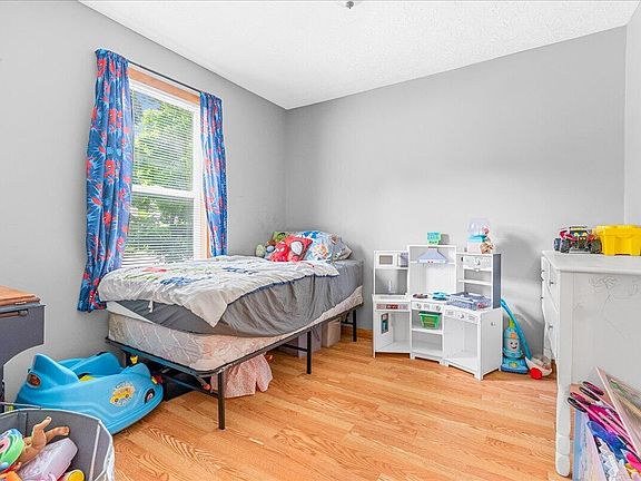 4th image of 2941 S Deerfield Ave