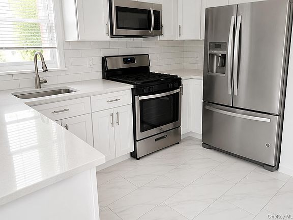 5th image of 162 Colonial Ave