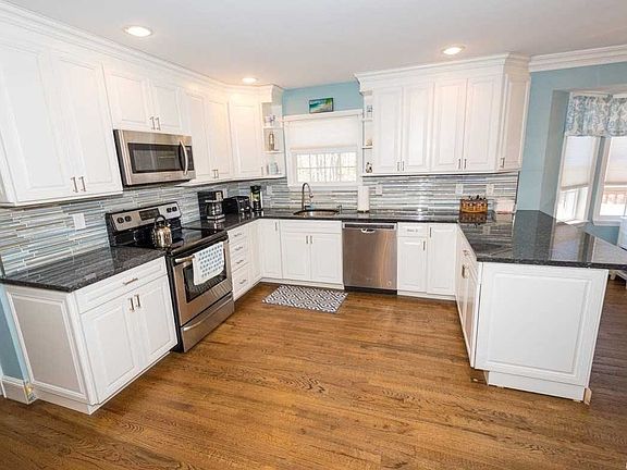 2nd image of 61 Washington Heights Ave