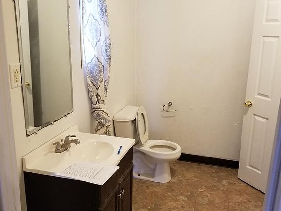 4th image of 2426 Rowan St