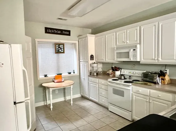 1175 Mariners Way APT 57, Huddleston, VA 24104