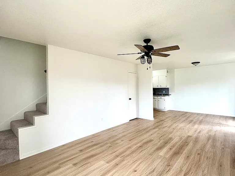 1118 Sunmeadow Dr — Photo 10