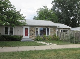 9061 S Parkside Ave, Oak Lawn, IL 60453