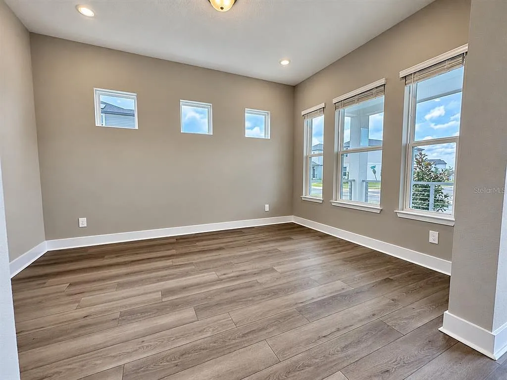5 bed, 4.5 bath, 3889 sqft, $6,200 — Photo 4