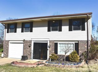 802 Bordeaux Ct, Ballwin, MO