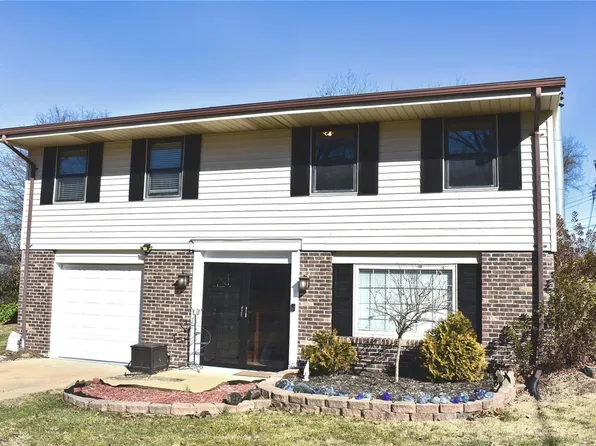802 Bordeaux Ct, Ballwin, MO 63011