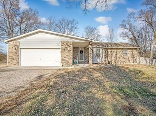 204 Arrowhead Dr, Troy, IL