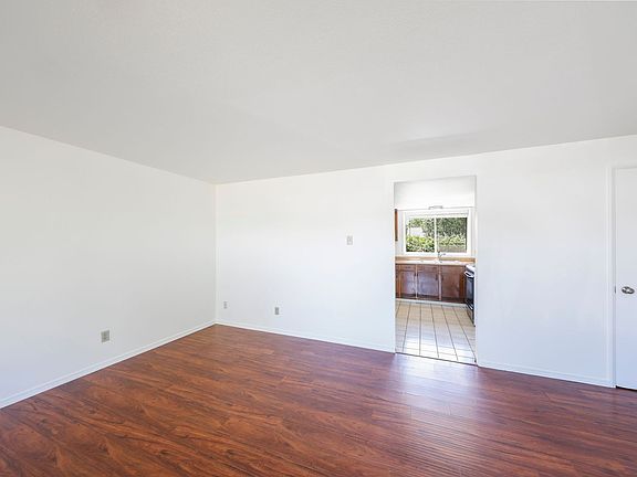 4th image of 1100 SE 6th Ave