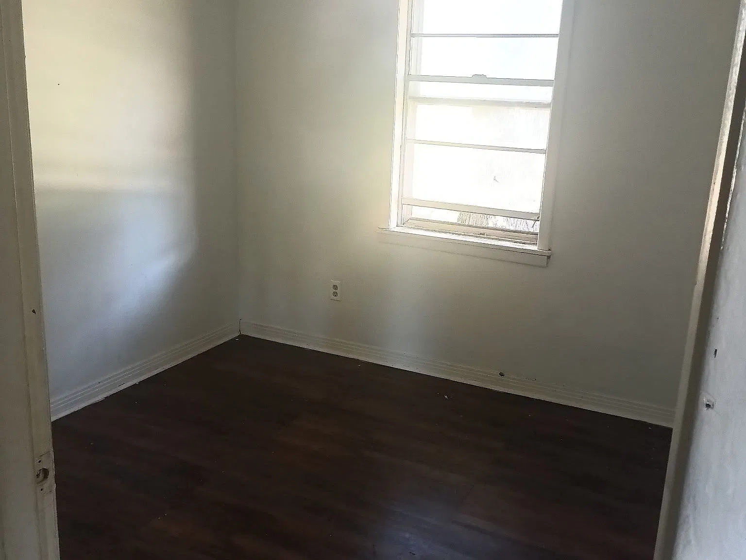 3 bed, 1.0 bath, 1100 sqft, $1,000 — Photo 3