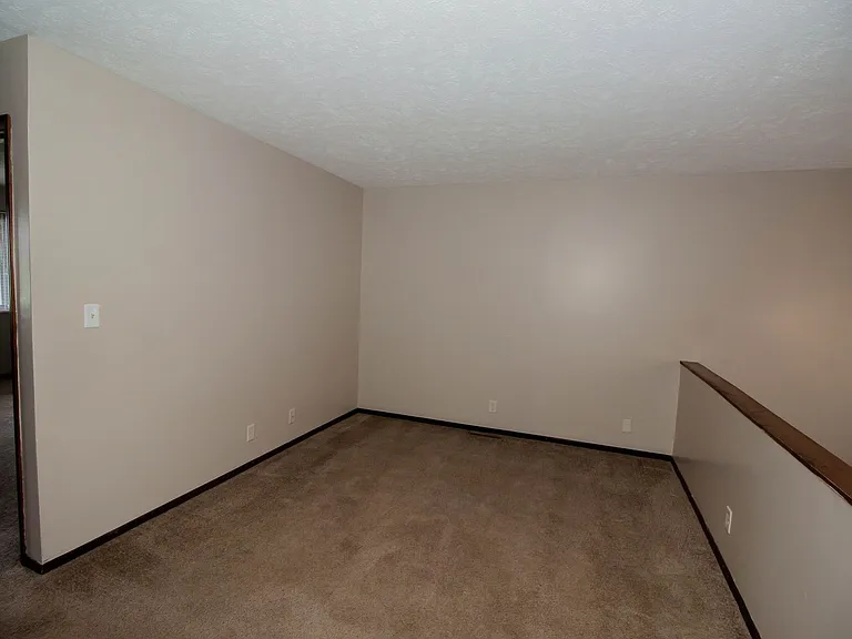 105 N Orr Dr — Photo 8