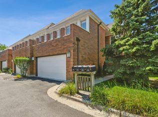 1427 N Milwaukee Ave, Libertyville, IL 60048