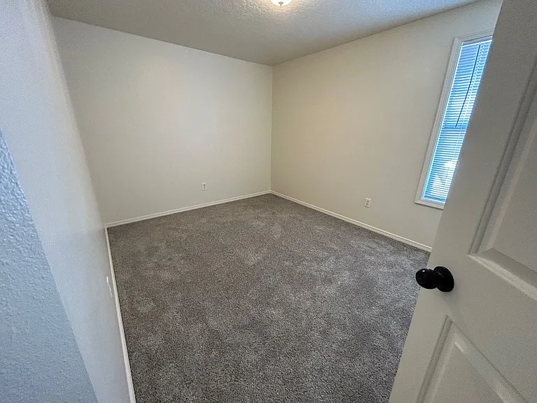 721 E Hawk St — Photo 21