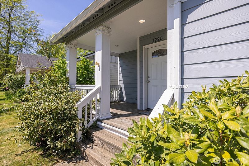 4th image of 1225 Ash Street