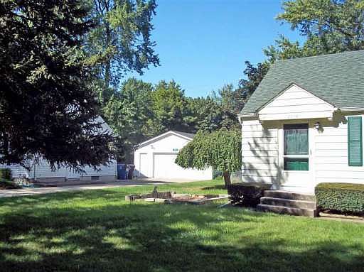4th image of 2658 Maplewood Ave
