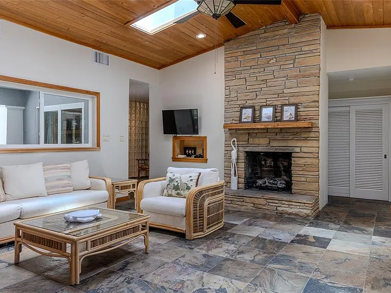 416 Sunset Dr — Photo 16