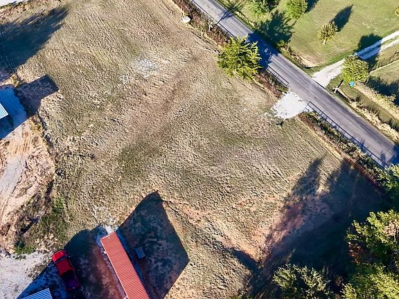 2nd image of 311 Windy Hill Ln