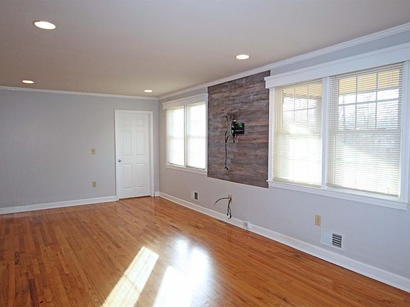 2nd image of 205 Creighton Dr