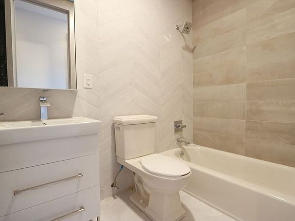 5th image of 311 Chauncey St APT 2B