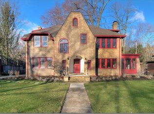 2172 Demington Dr, Cleveland Heights, OH 44106
