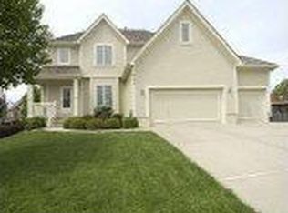 6108 N Chelsea Ct, Gladstone, MO 64119