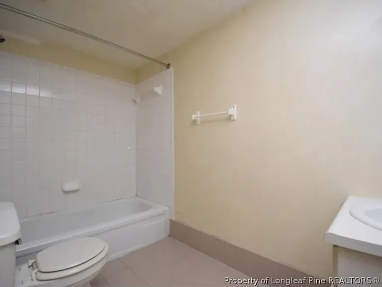 629 Gables Ct — Photo 17