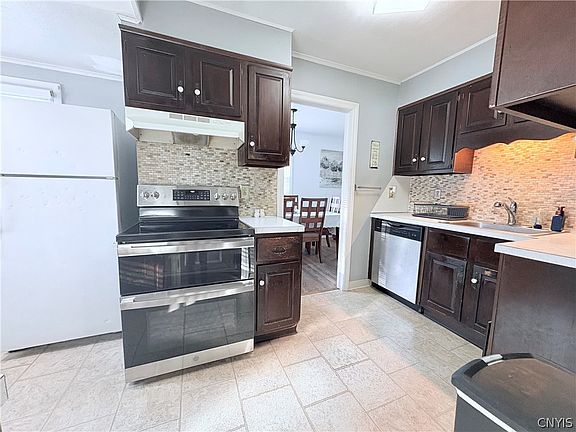 2nd image of 713 Massena Ave