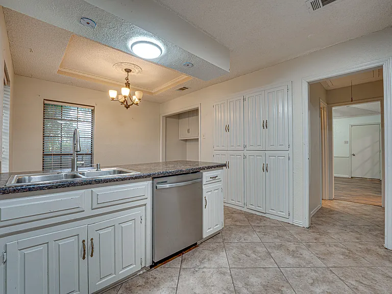 917 Meadowgate Dr — Photo 20