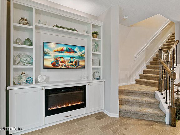 3rd image of 125 CASTRO Court