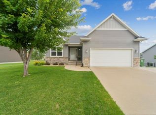 1425 Hummingbird Cir, Waterloo, IA 50702