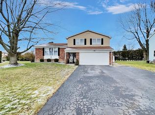 238 Oakbrook Dr, Buffalo, NY 14221