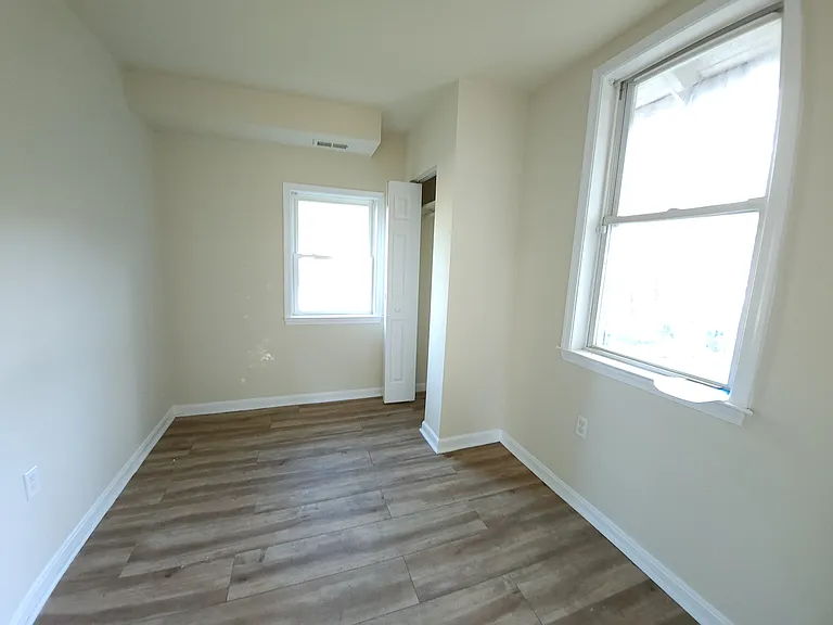 5023 Emo St — Photo 13
