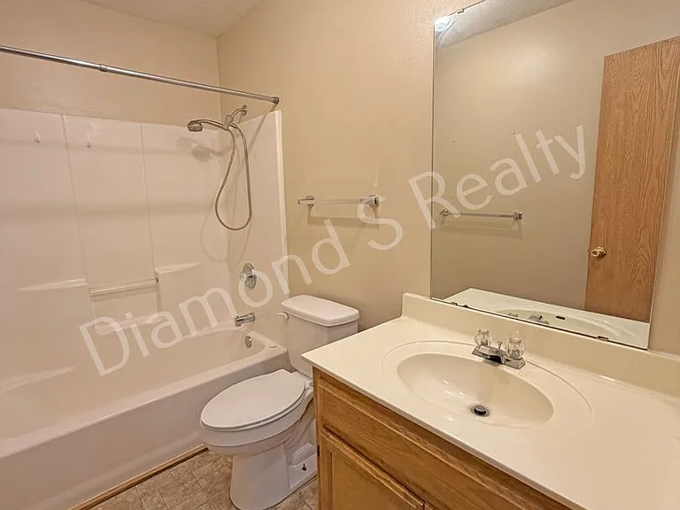 1446 / 1448 W Rainey Duplex — Photo 7