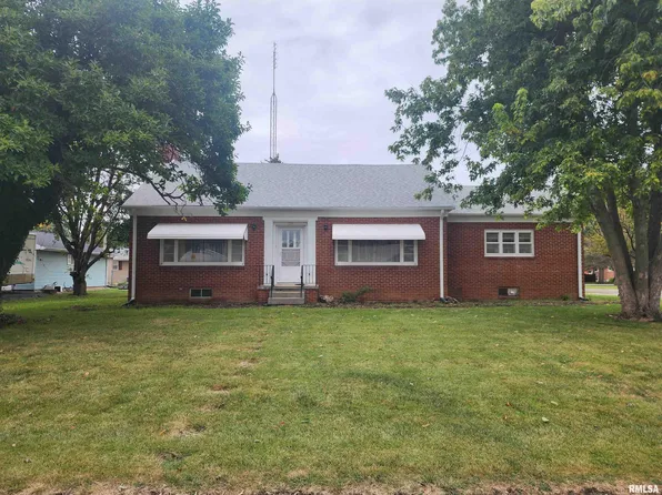306 E Illinois St, New Berlin, IL 62670