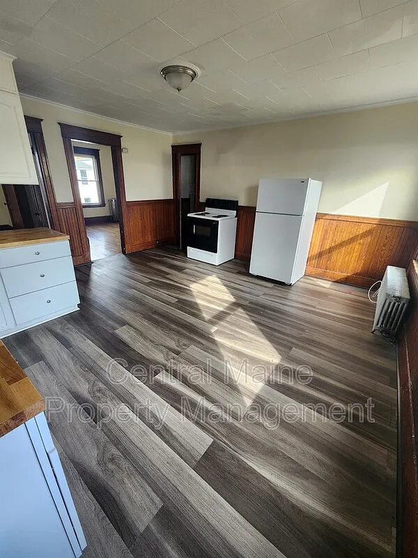 3 bed, 1.0 bath, $1,650 — Photo 1