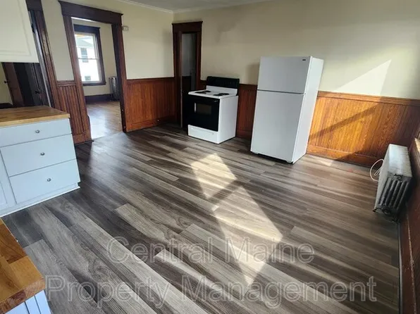 33 Bradley St #3R, Lewiston, ME 04240