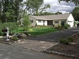 1st image of 18 Pitcairn Dr