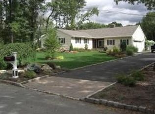 18 Pitcairn Dr, Roseland, NJ 07068