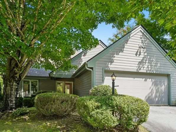 104 Highview Ln, Flat Rock, NC 28731