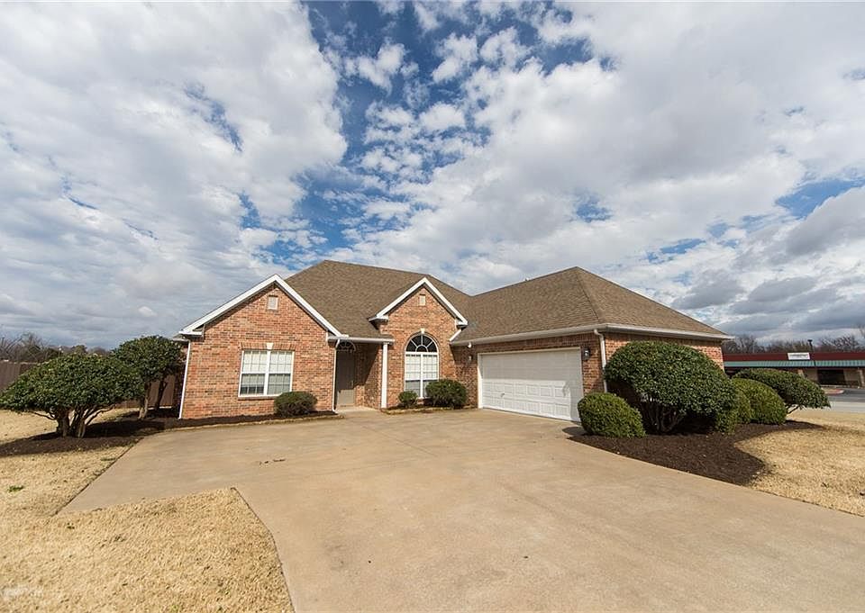 1st image of 206 W Pine Meadow Dr