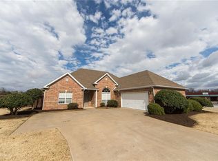 206 W Pine Meadow Dr, Farmington, AR 72730