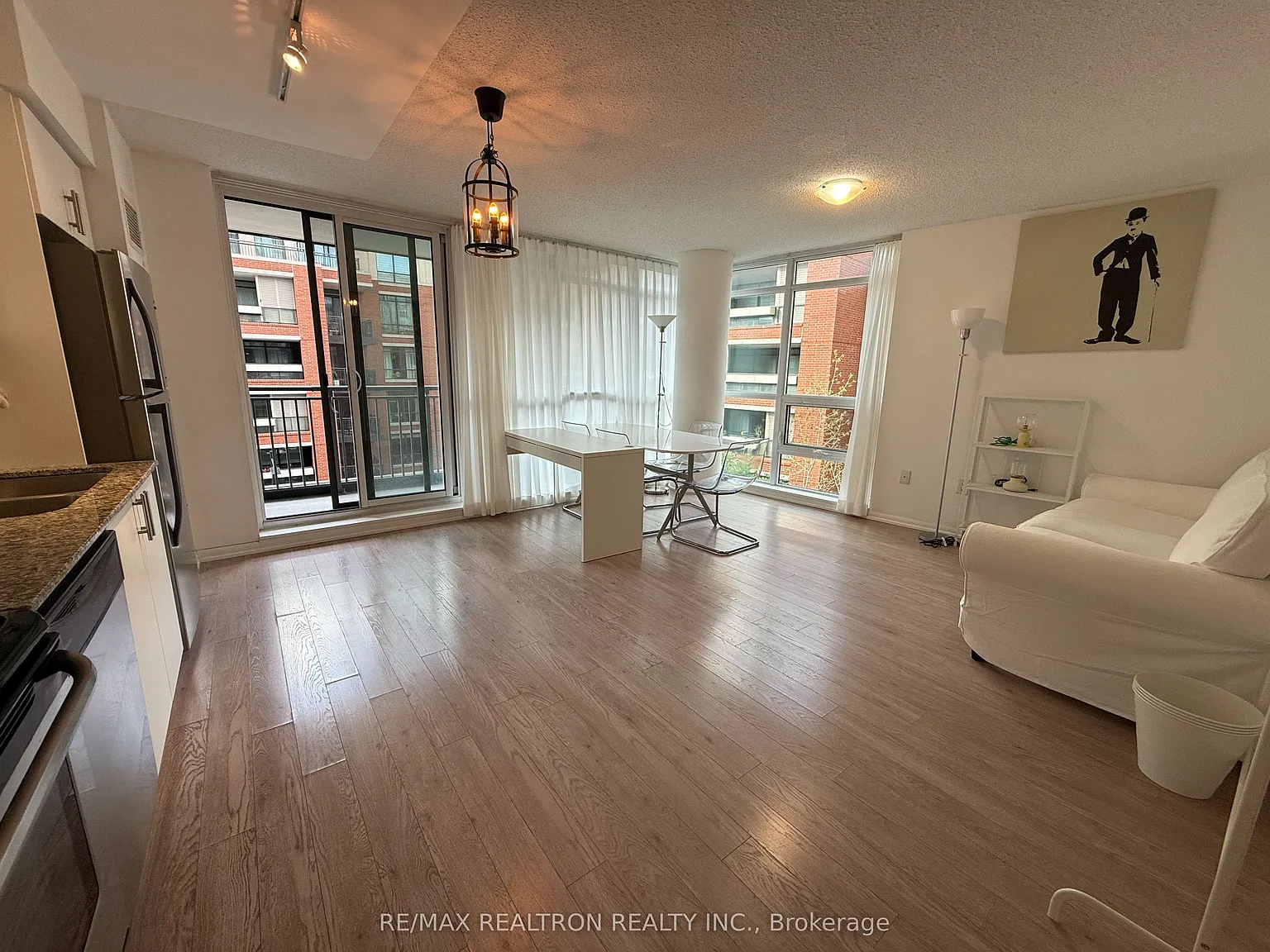3 bed, $2,900 — Photo 2