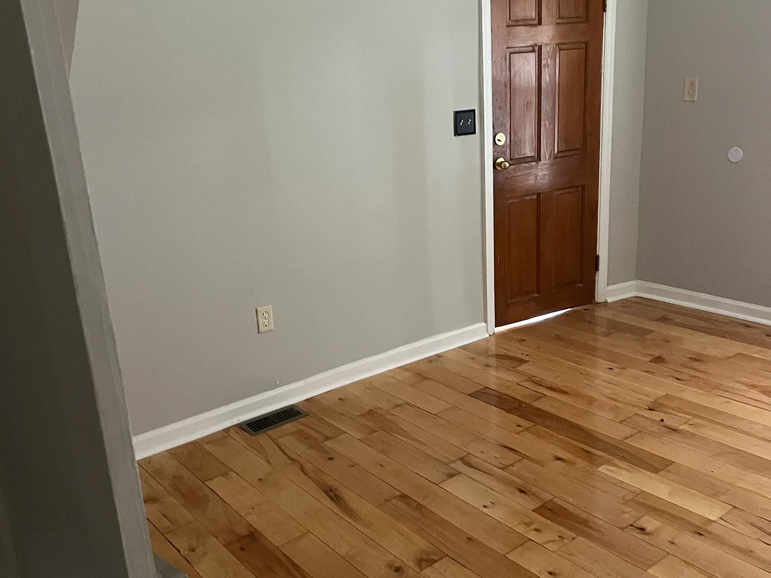 1 bed, 900 sqft, $1,150 — Photo 3