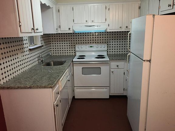 Kitchen with everything